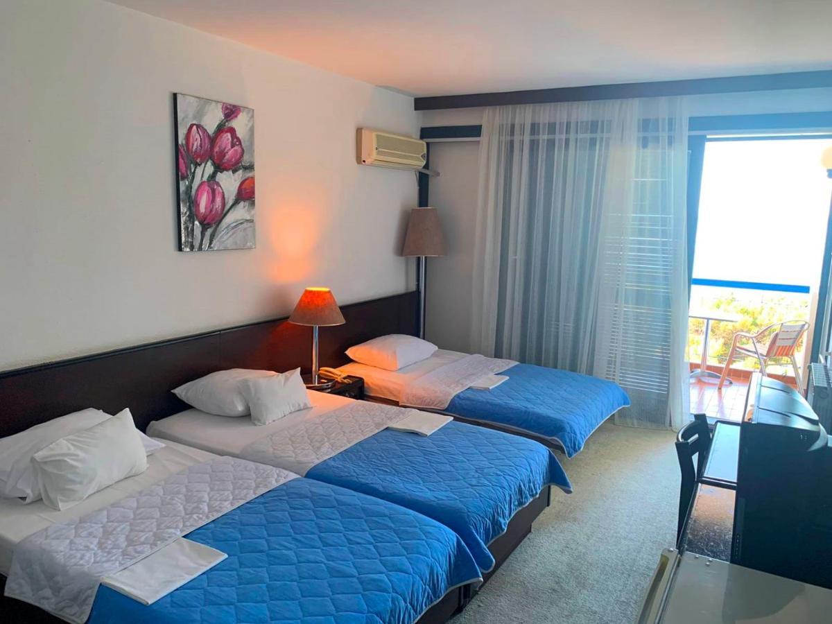 Corpus B - Hotel Albatros Ulcinj Habitación foto