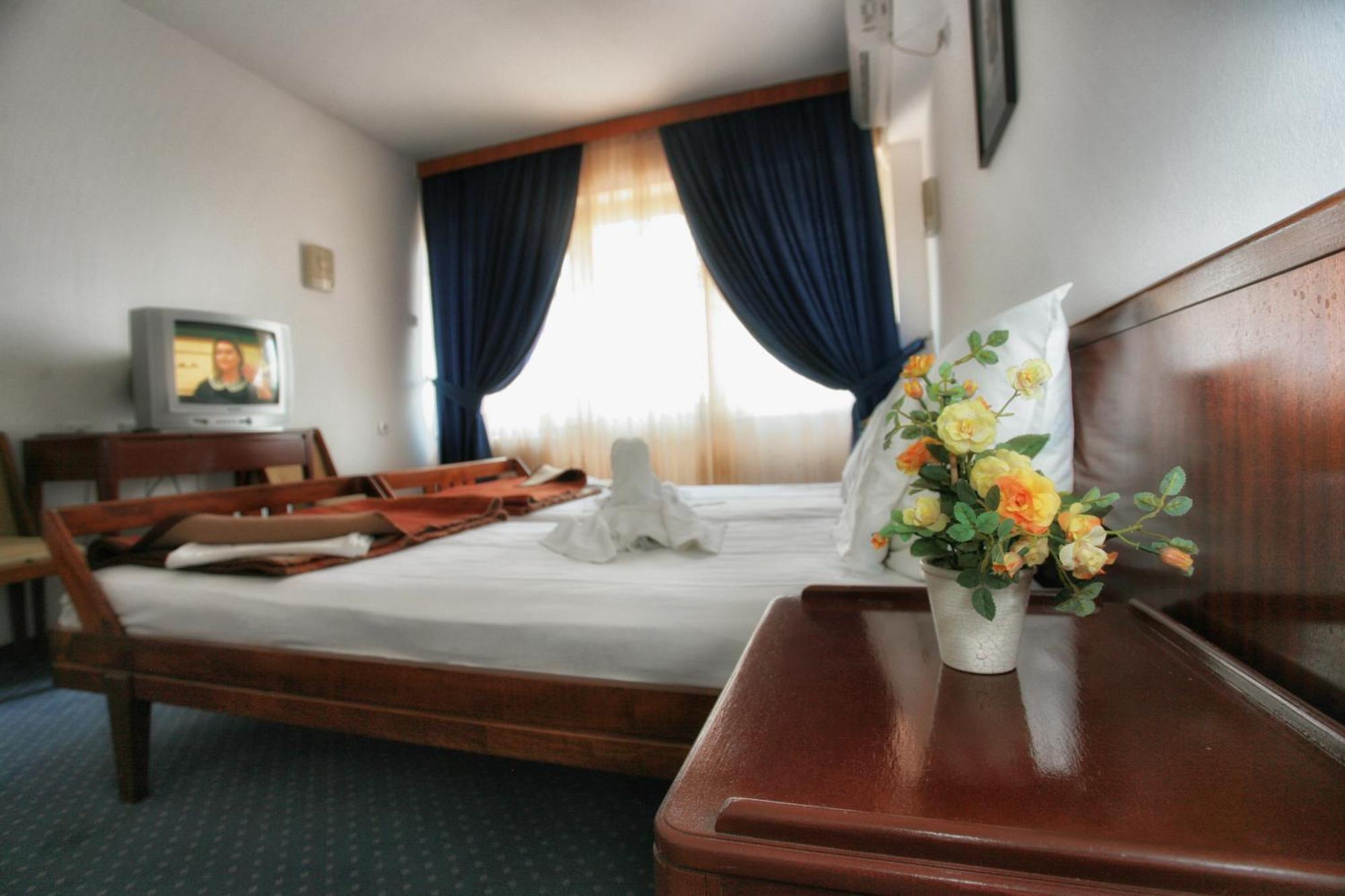 Corpus B - Hotel Albatros Ulcinj Habitación foto