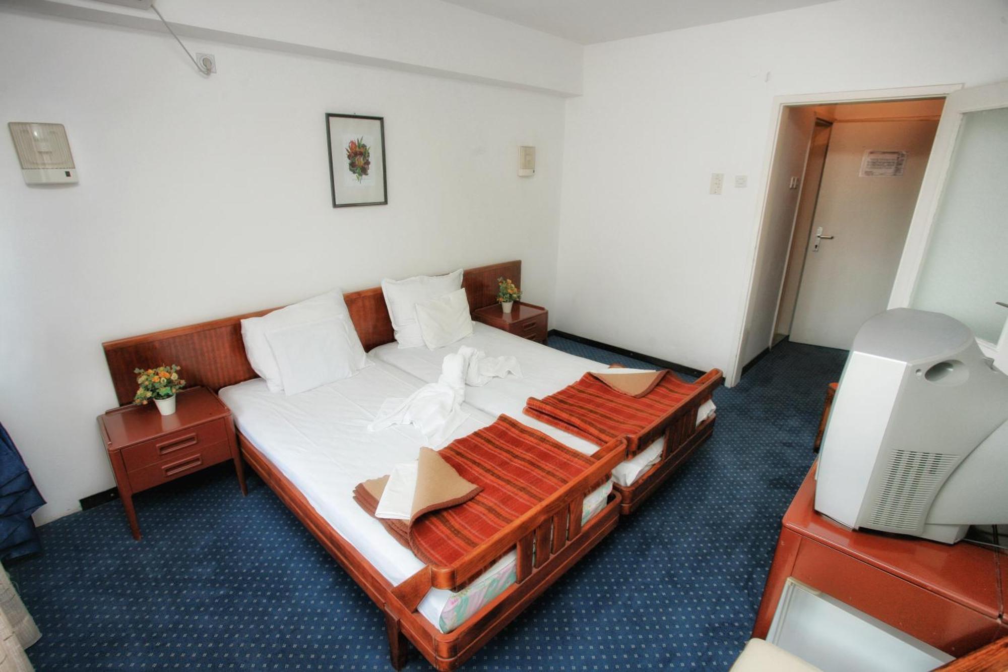 Corpus B - Hotel Albatros Ulcinj Habitación foto